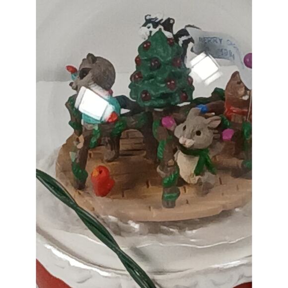 Hallmark Ornament: 1994 Forest Frolics, QLX7436 - Picture 6 of 6